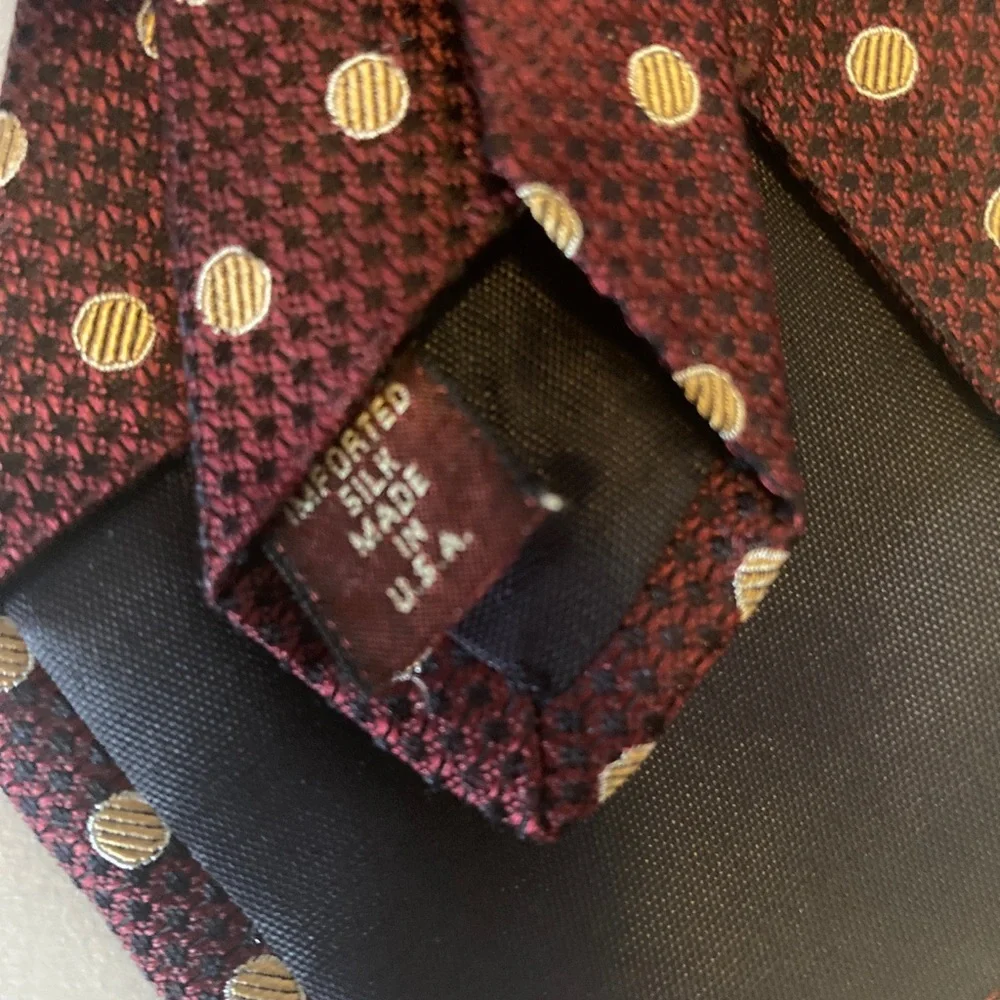 JOS A BANK Burgundy Dot Men’s 100% Silk Neck Tie $45 EUC